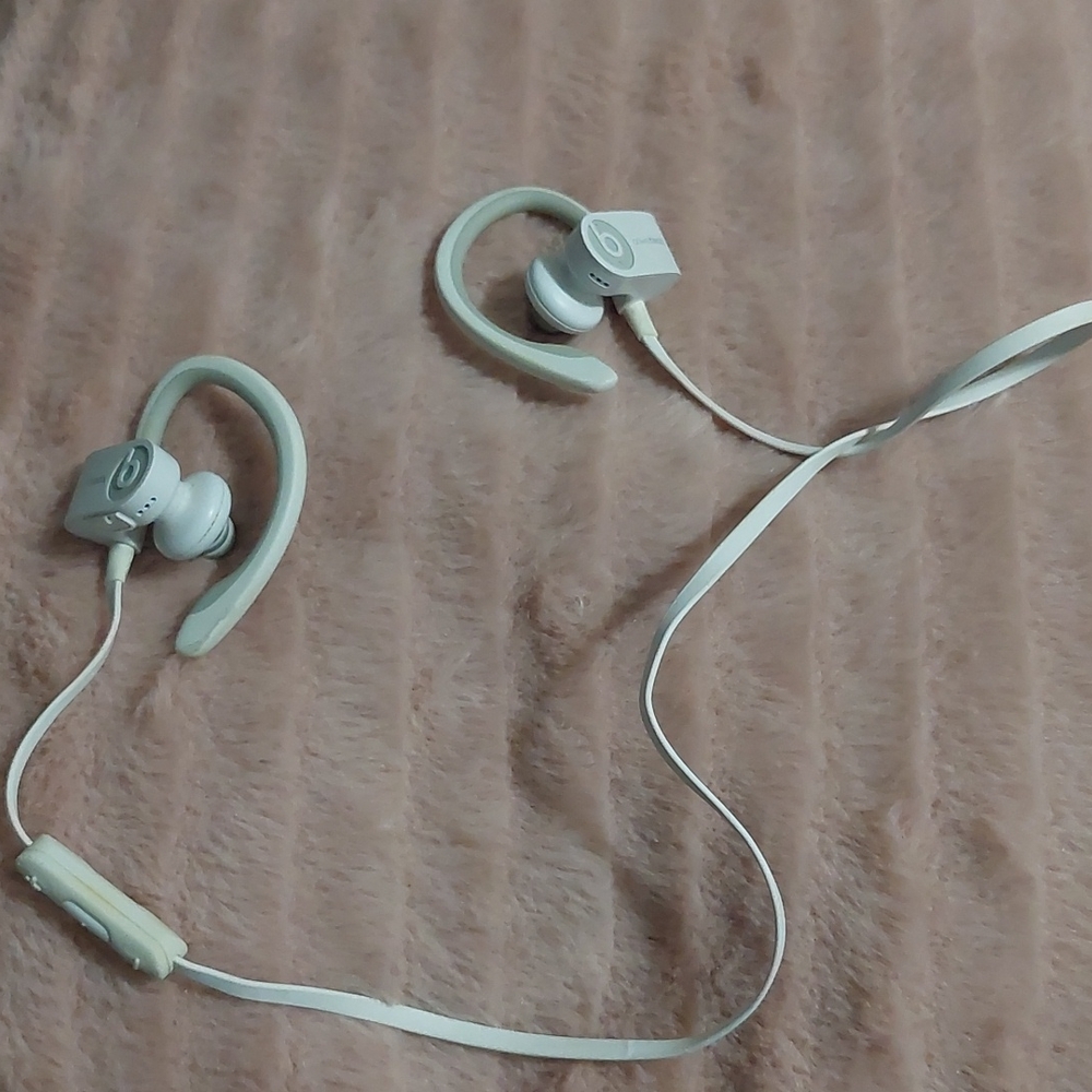 Powerbeats 2 Wireless Headphones White